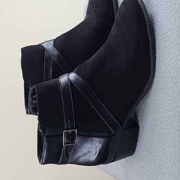 KAREN SCOTT Black Strap Detail Ankle Boots - Size 9.5M - Picture 3 of 12
